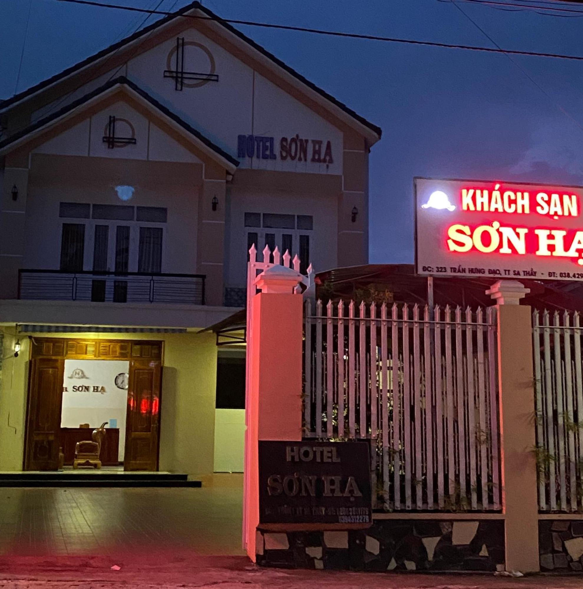Khach San Son Ha Ξενοδοχείο Κον Τουμ Εξωτερικό φωτογραφία